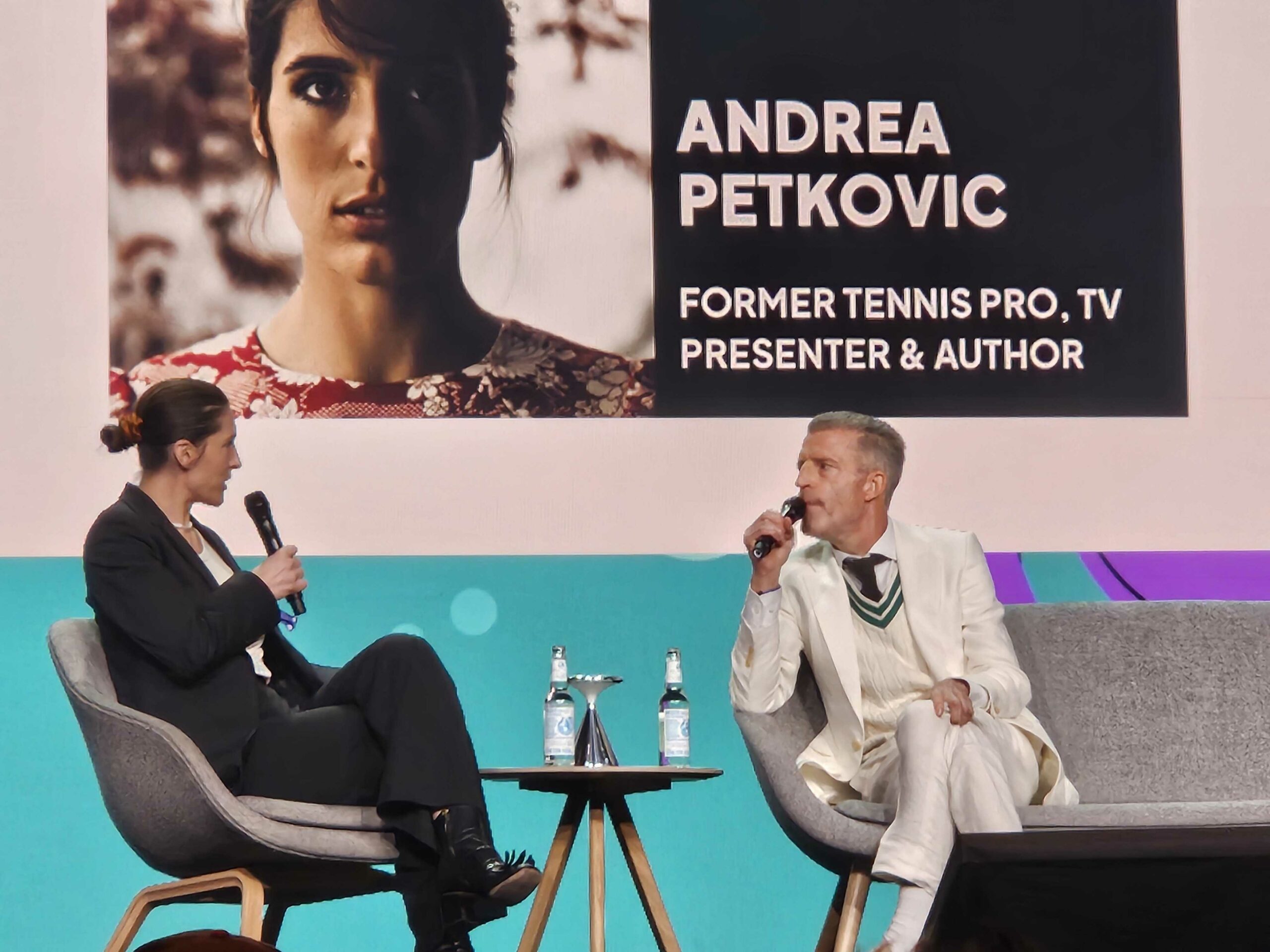 Andrea Petkovic und Benjamin von Stuckrad-Barre auf der OMR 2025.