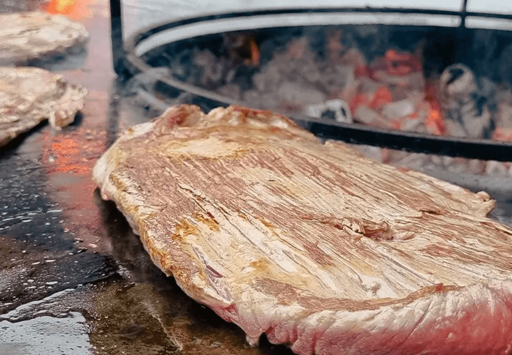 Steakzubereitung auf dem Planchagrill