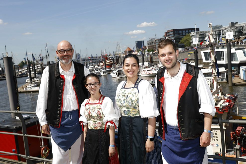 Hubert Palkovits, Stefanie Fröhlich, Patricia Vrljicak und Simon Jankovits (v.l.) von der Band Tamburica.