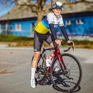 Charlotte vom HRV auf ihrem Fahrrad
