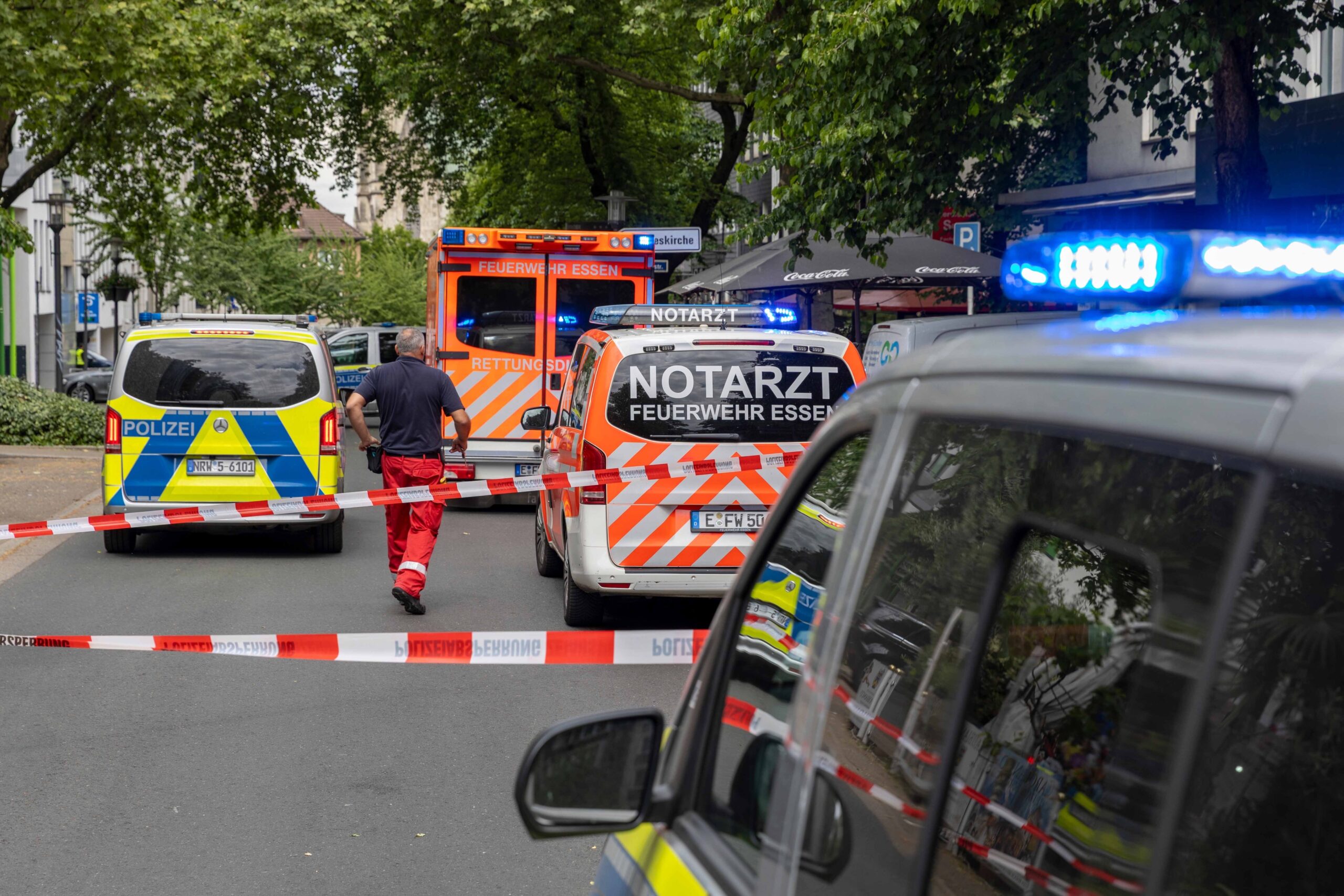 Einsatzkräfte am Tatort in der Essener Innenstadt.