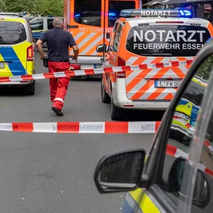 Einsatzkräfte am Tatort in der Essener Innenstadt.