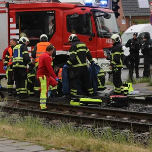 Der Mann wurde von der Tram erfasst und starb noch vor Ort.