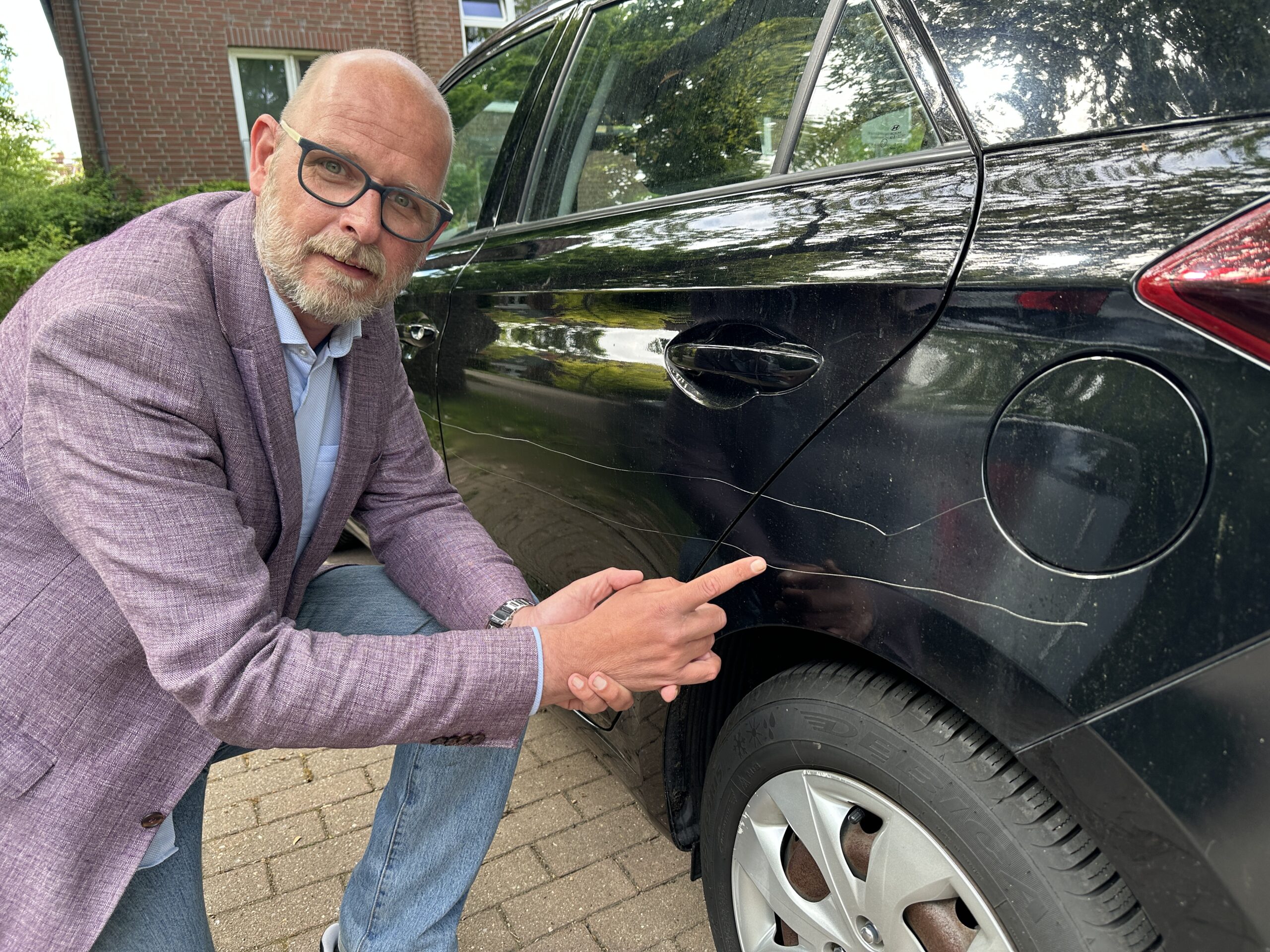 Autohasser zerkratzt im Hamburger Süden seit mehr als zwei Jahren Autos. Ein Opfer spricht in der MOPO.