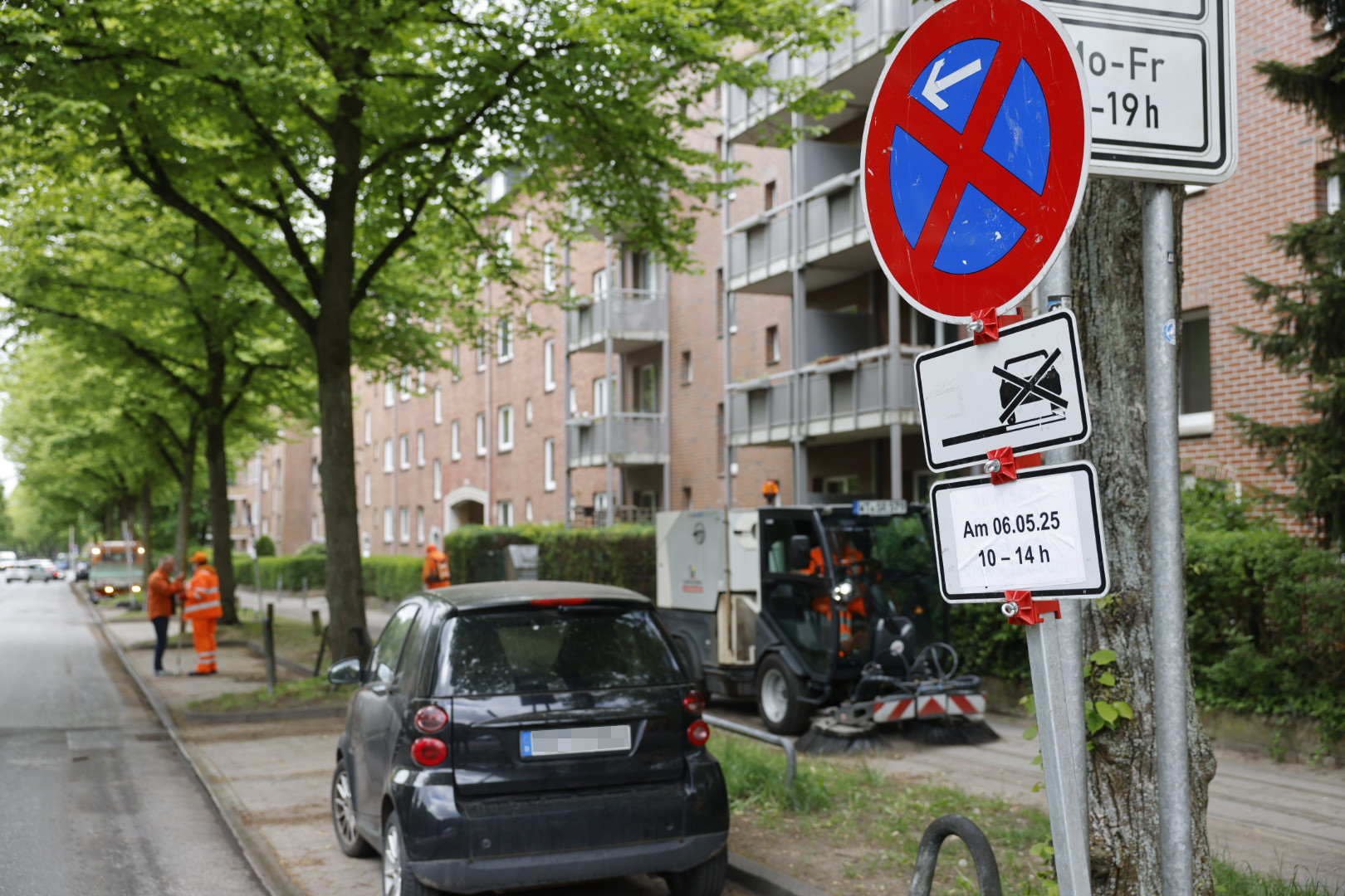 Das Bezirksamt Hamburg-Mitte will in Horn testen, wie zeitlich begrenzte Halteverbotszonen die Reinigung und Pflege von Straßen einfacher und billiger machen können.