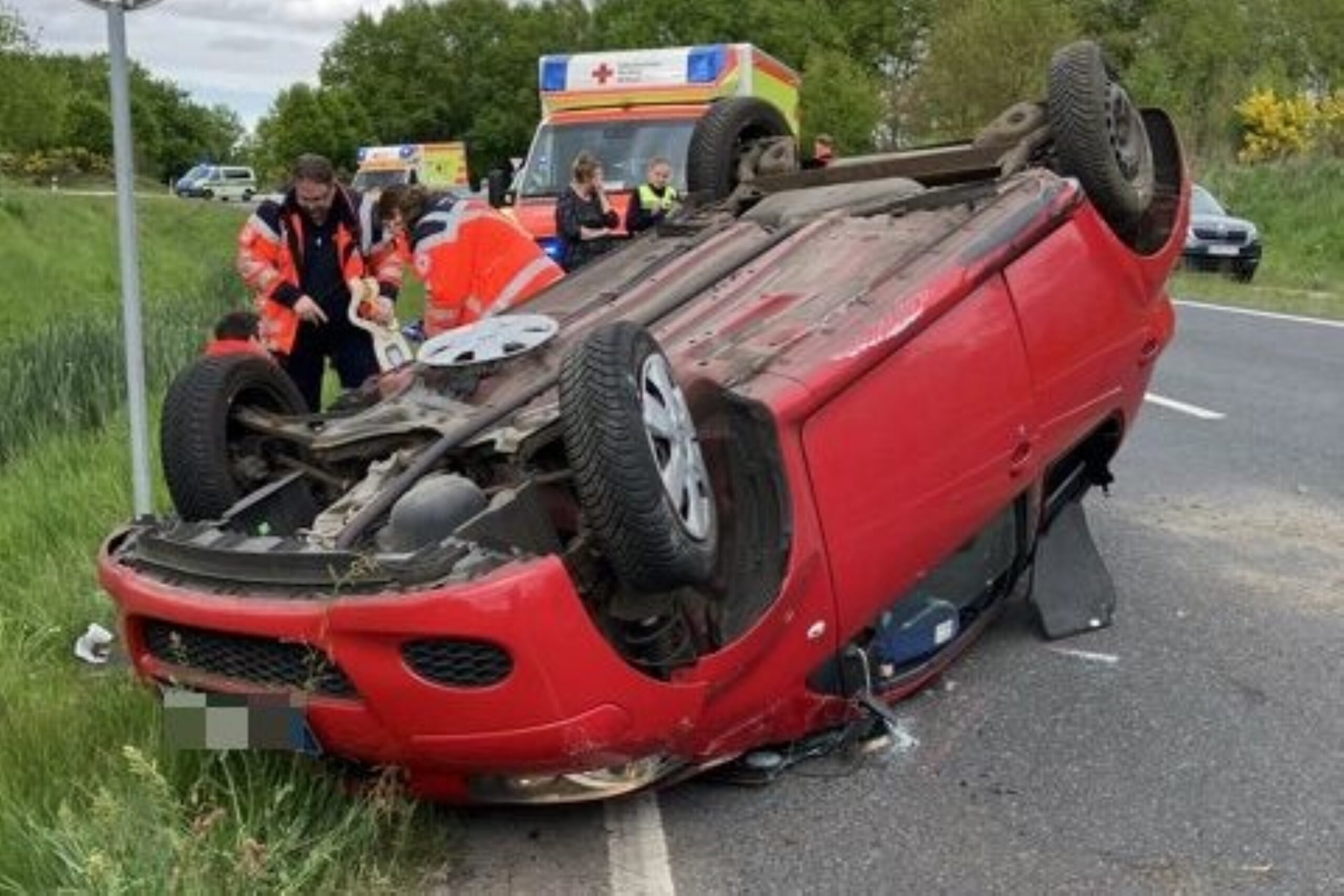 Der Unfallort auf der Kreisstraße 30 bei Fredenbeck (Landkreis Stade).