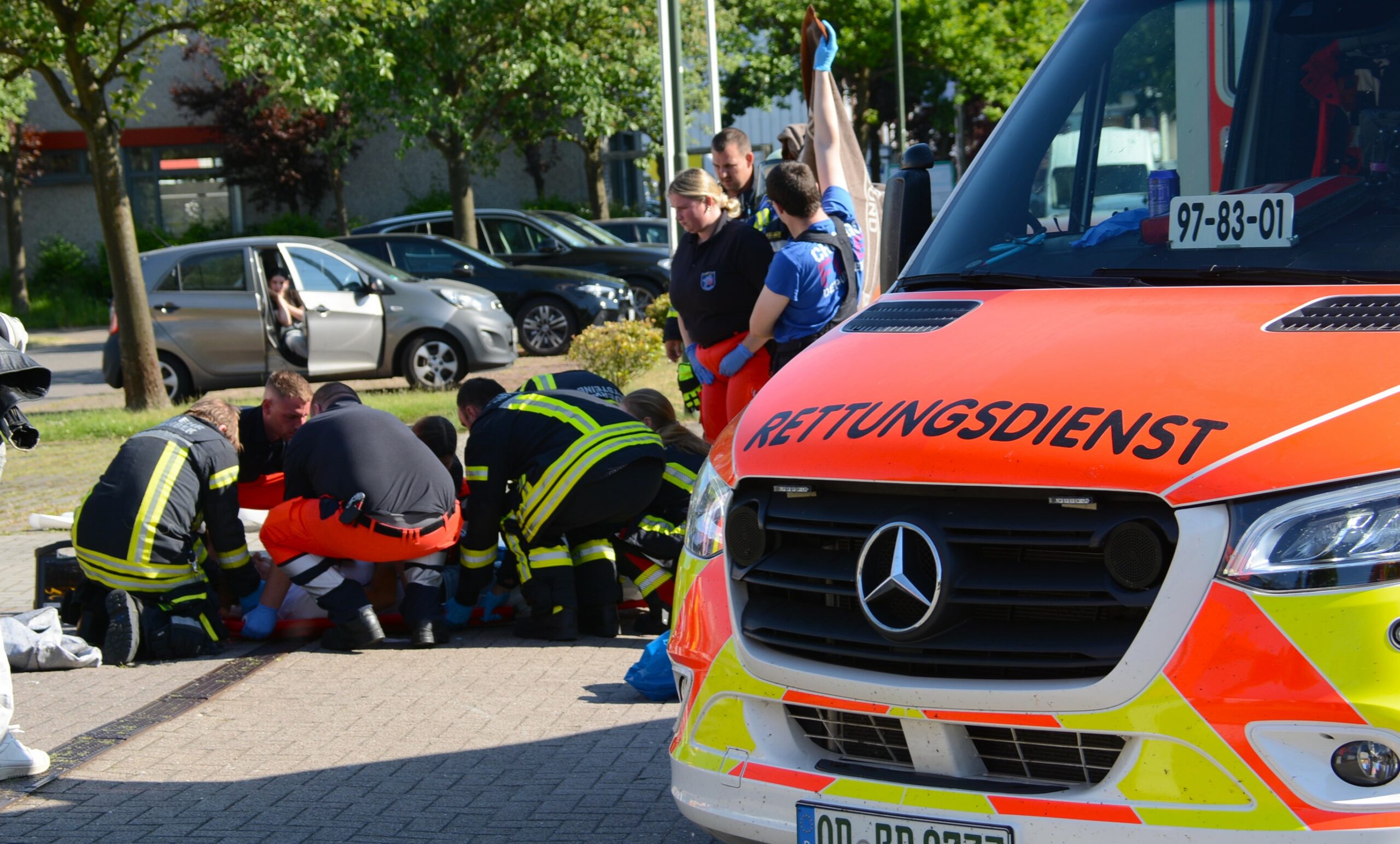 Bei dem Unfall in Oststeinbek bei Hamburg wurden zwei Personen verletzt, eine von ihnen schwer.