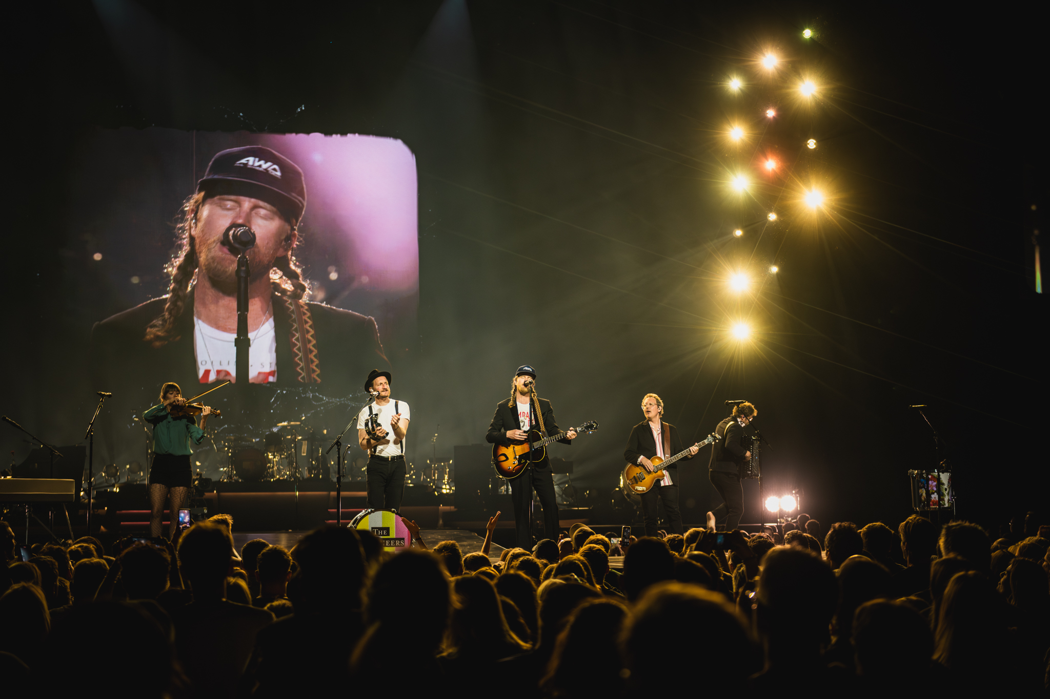 Die Lumineers spielten ein im Wortsinn abwechslungsreiches Konzert in der Barclays Arena.