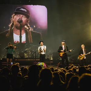 Die Lumineers spielten ein im Wortsinn abwechslungsreiches Konzert in der Barclays Arena.
