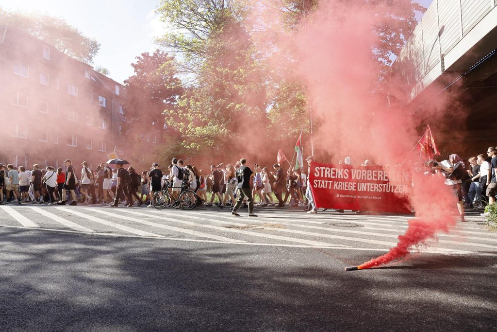 Pyro bei 1. Mai-Demo