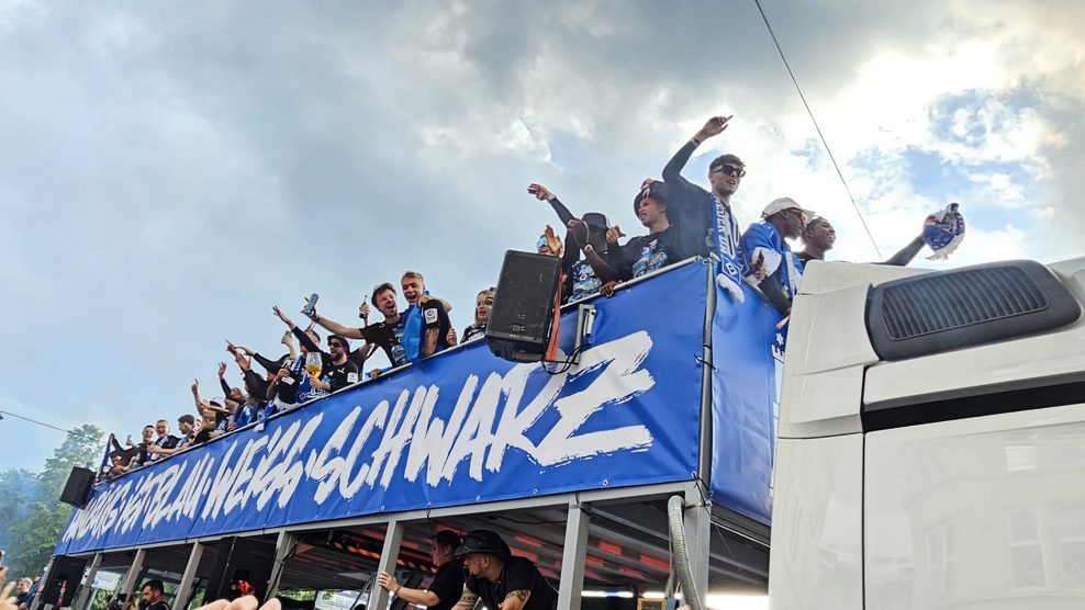HSV-Profis auf dem Truck