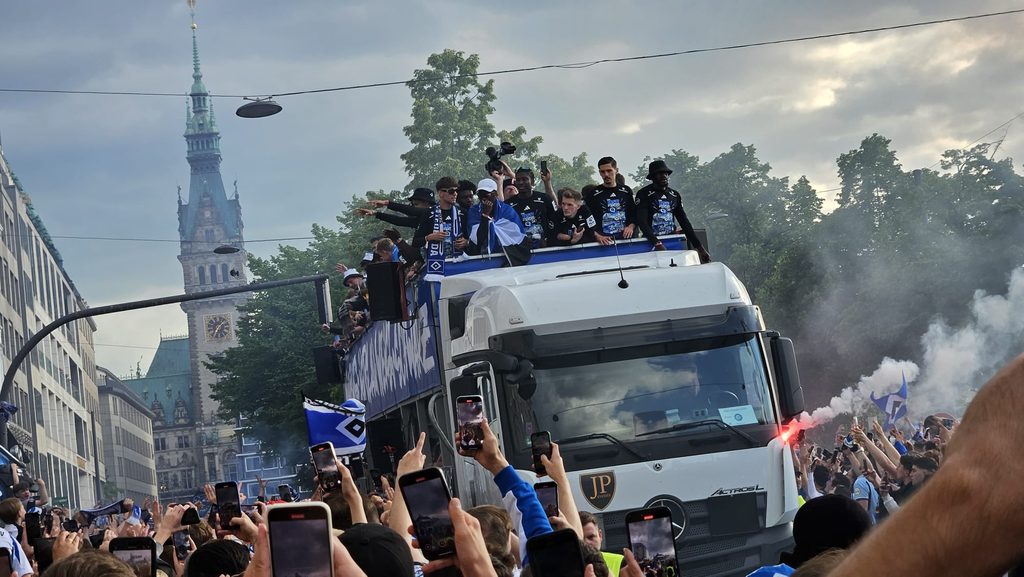 HSV-Profis auf dem Truck