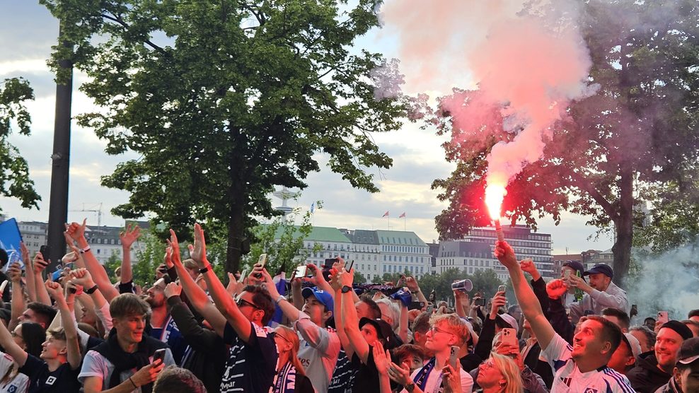 HSV-Fans beim Umzug der Aufstiegsmannschaft