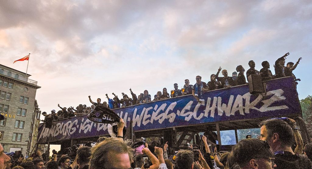 HSV-Bus kehrt zum Rathausmarkt zurück