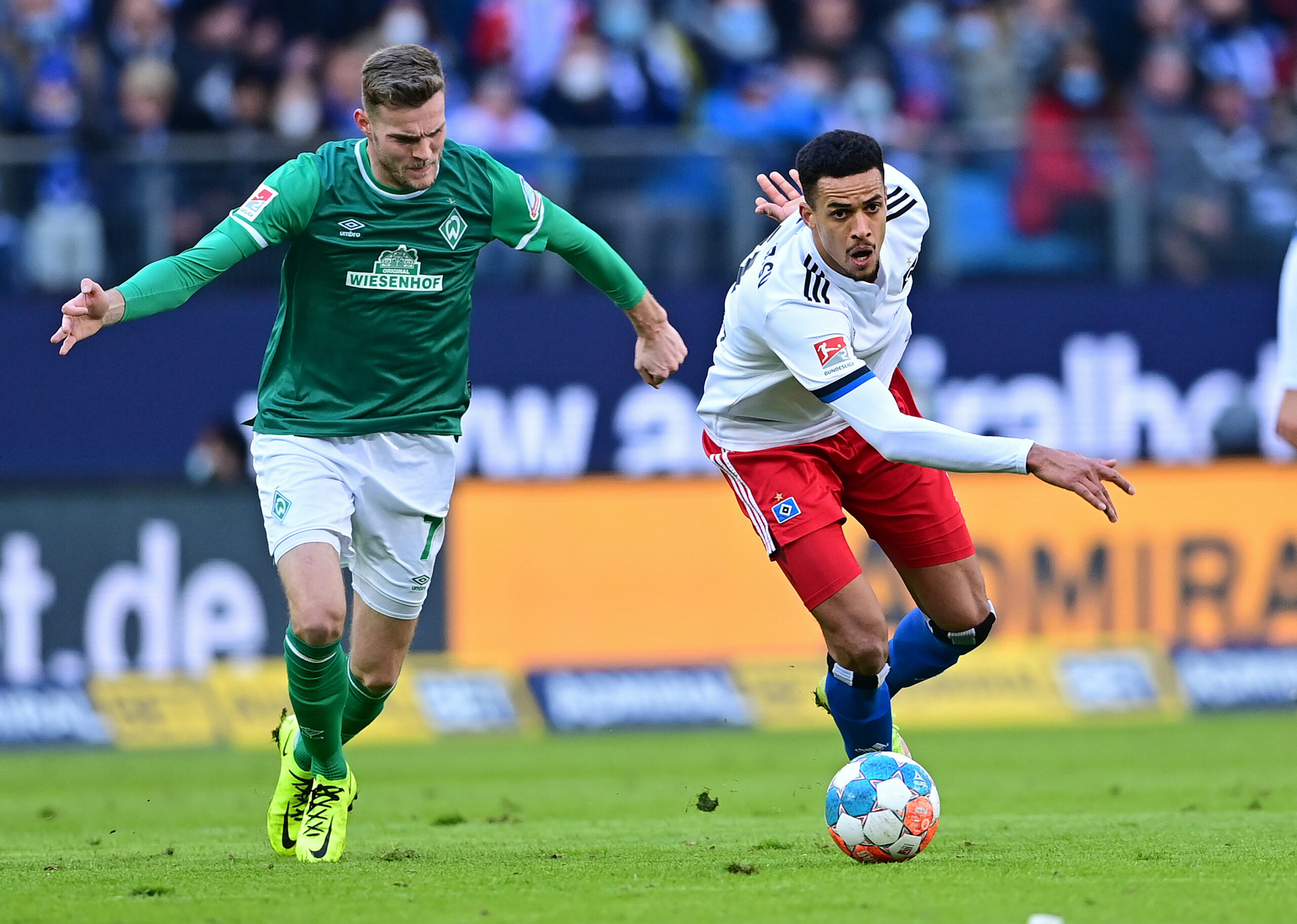 Marvin Ducksch im Duell mit Robert Glatzel
