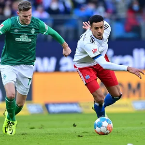 Marvin Ducksch im Duell mit Robert Glatzel