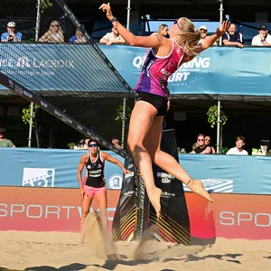 Megan Kraft schmettert in Hamburg