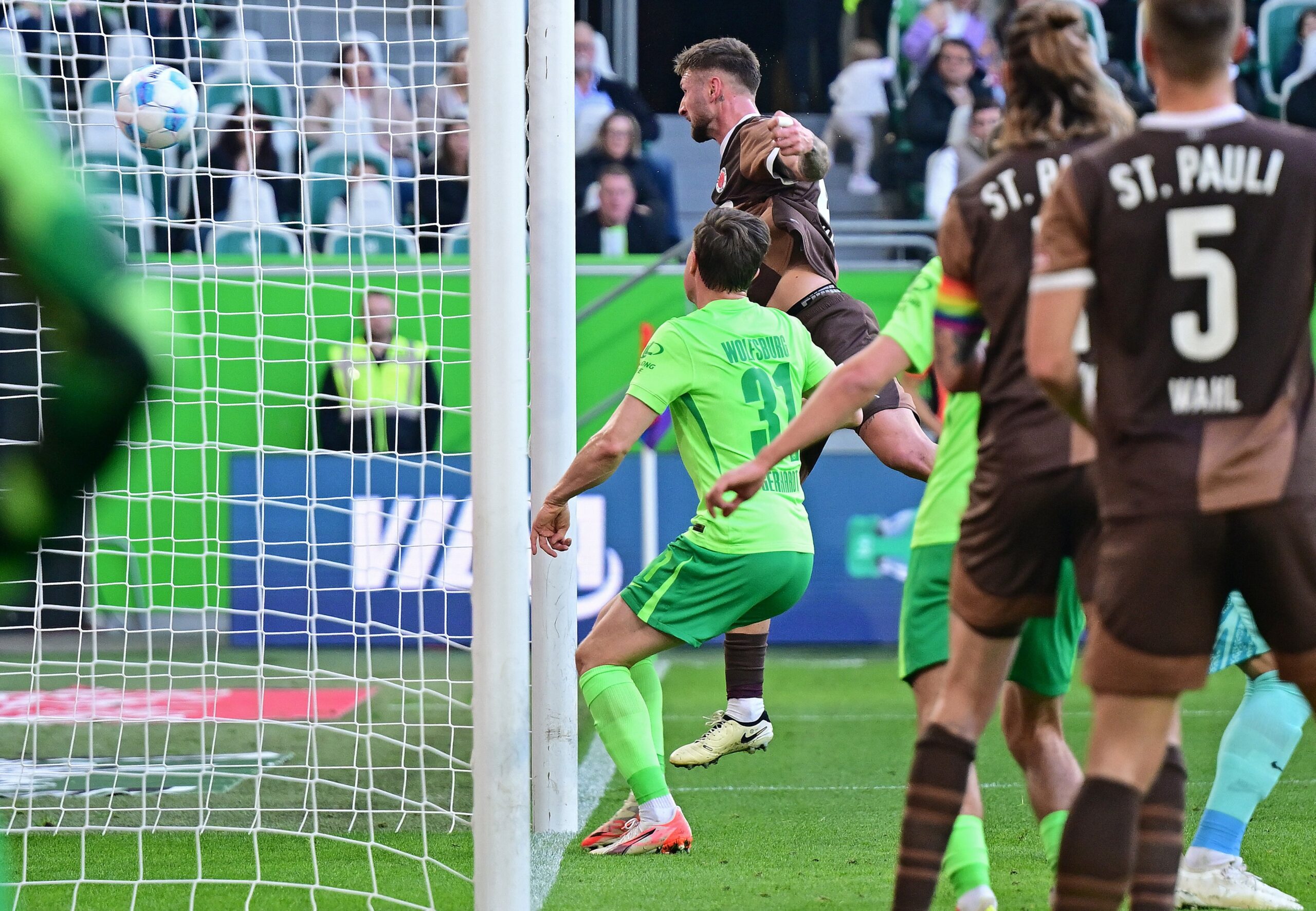 Siebe Van der Heyden trifft in Wolfsburg
