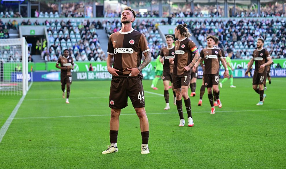 Siebe Van der Heyden feiert in Wolfsburg sein einziges Tor für den FC St. Pauli.