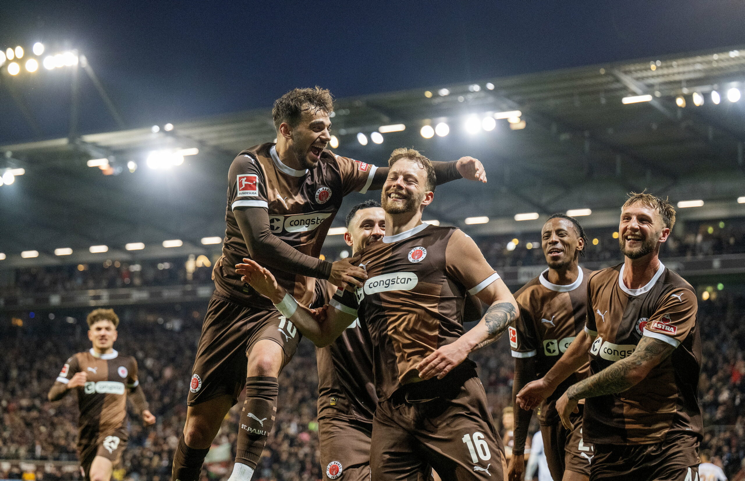 Jubelnde St. Pauli-Profis