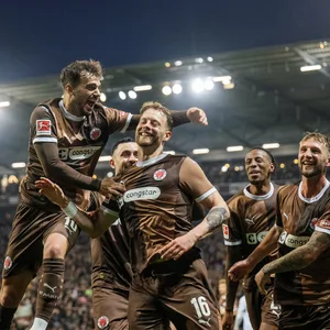 Jubelnde St. Pauli-Profis