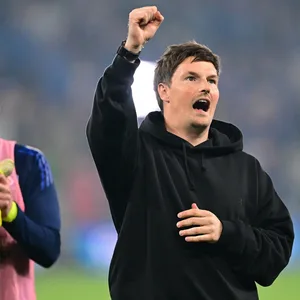 Merlin Polzin ballt die Faust und ruft