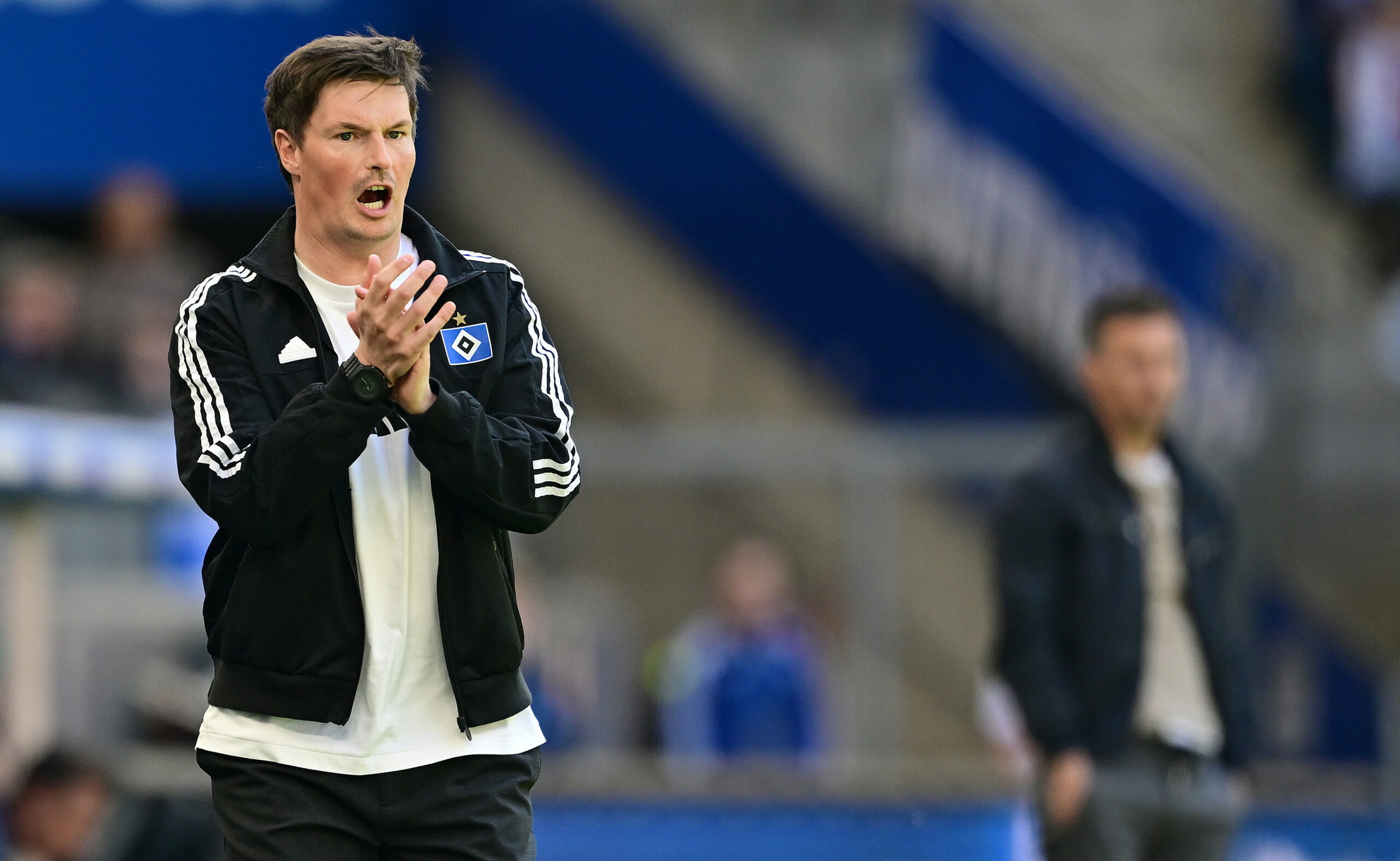 HSV-Trainer Merlin Polzin klatscht in die Hände