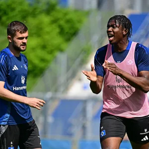 Lukasz Poreba (l.) und Joel Agyekum beim HSV-Training