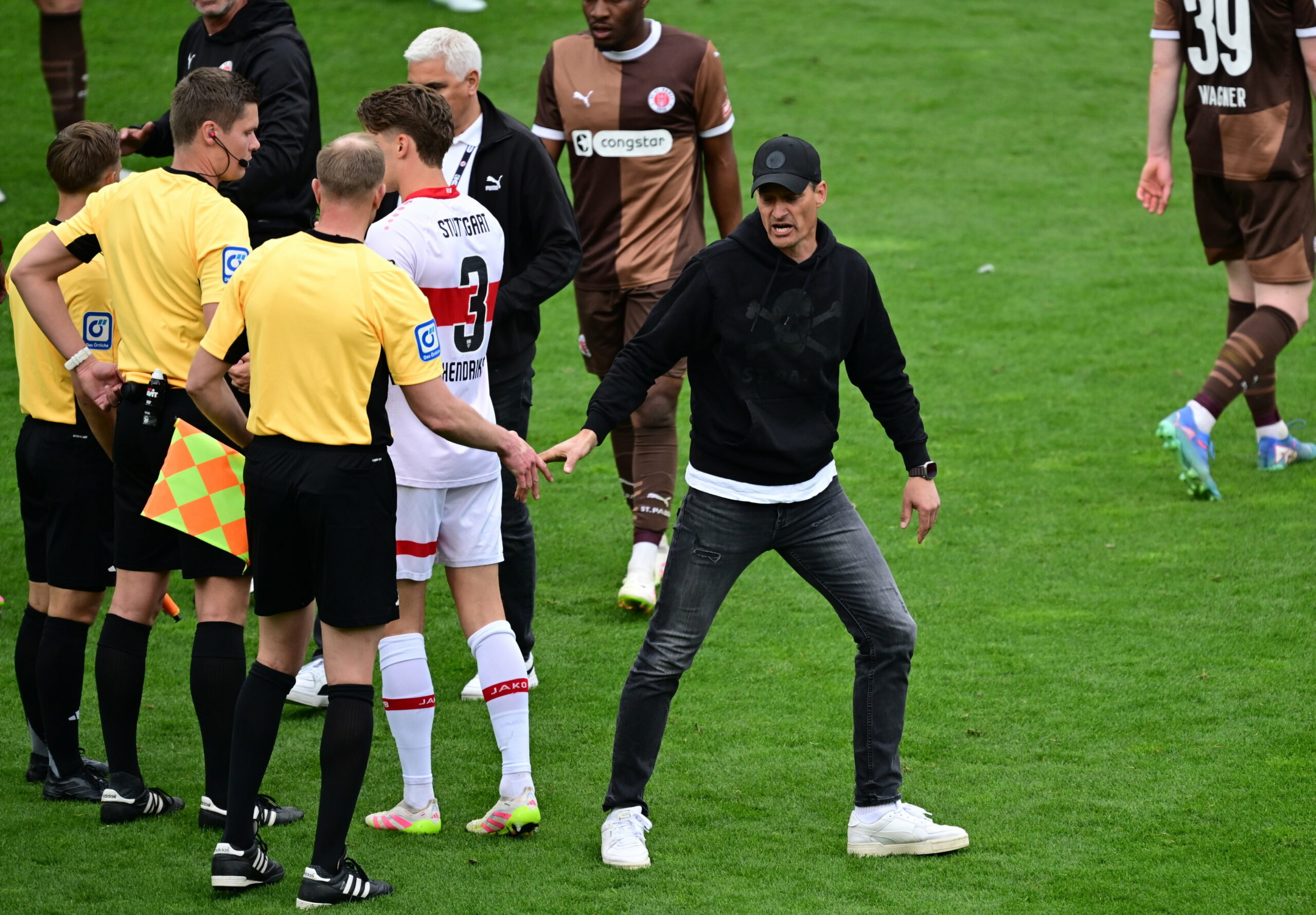Alexander Blessin konnte seinen Ärger gegenüber den Schiedsrichtern nach Spielende auch nicht verbergen.