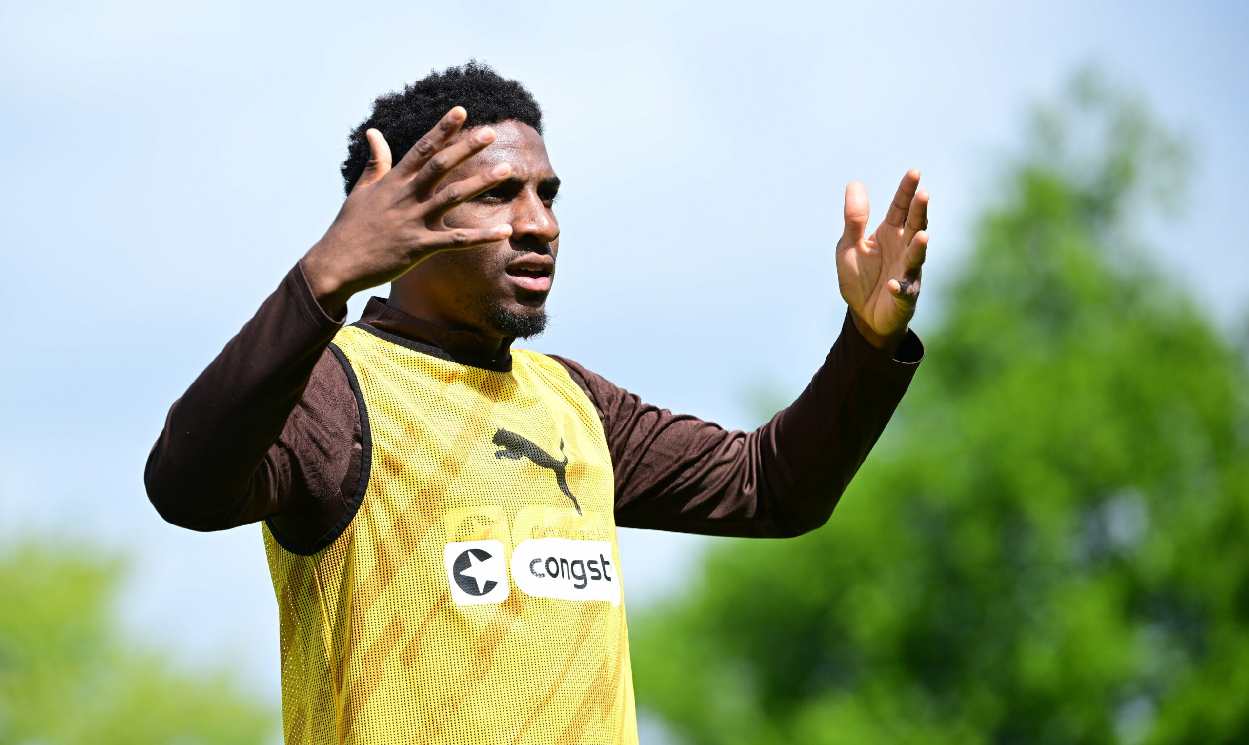 Oladapo Afolayan ist entsetzt im St. Pauli-Training