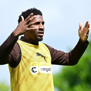 Oladapo Afolayan ist entsetzt im St. Pauli-Training