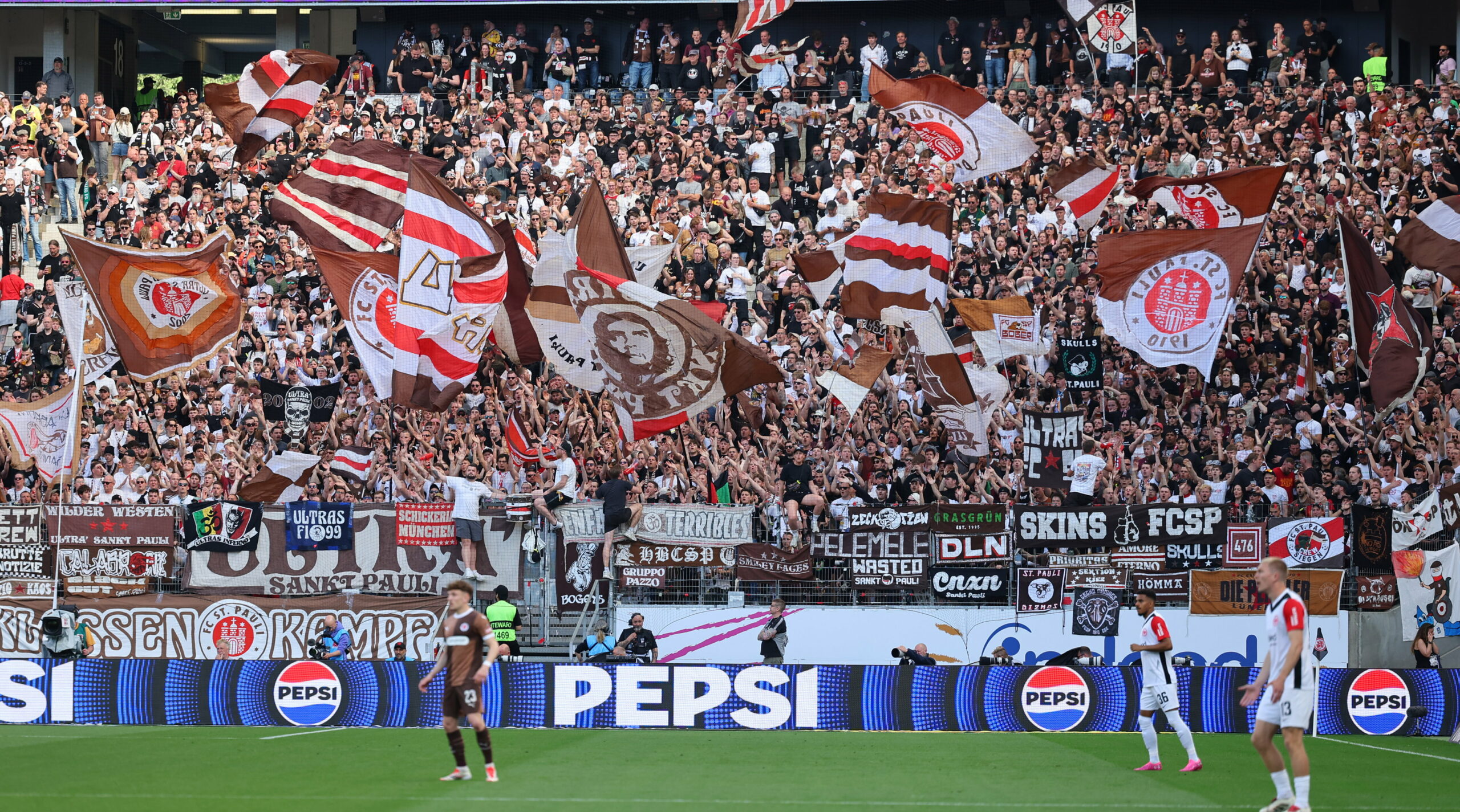 St. Pauli-Fans bei einem Auswärtsspiel