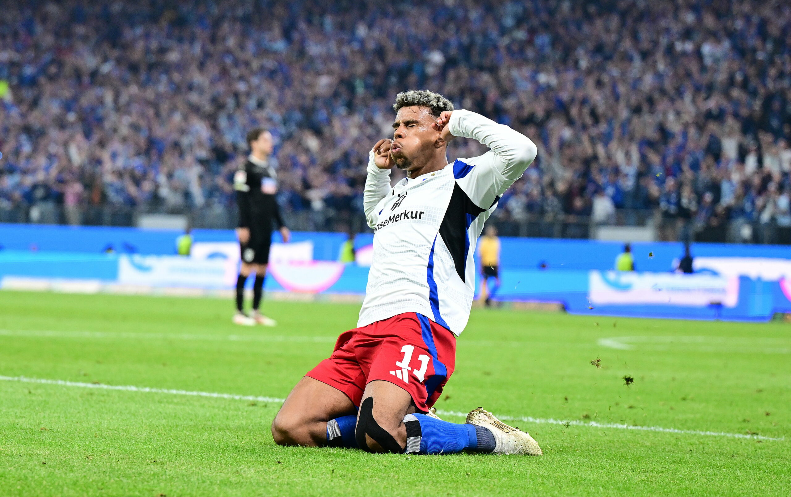 Ransford Königsdörffer jubelt im HSV-Trikot. 14 Tore hat der Stürmer in der abgelaufenen Saison für die Hamburger erzielt.