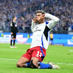 Ransford Königsdörffer jubelt im HSV-Trikot. 14 Tore hat der Stürmer in der abgelaufenen Saison für die Hamburger erzielt.