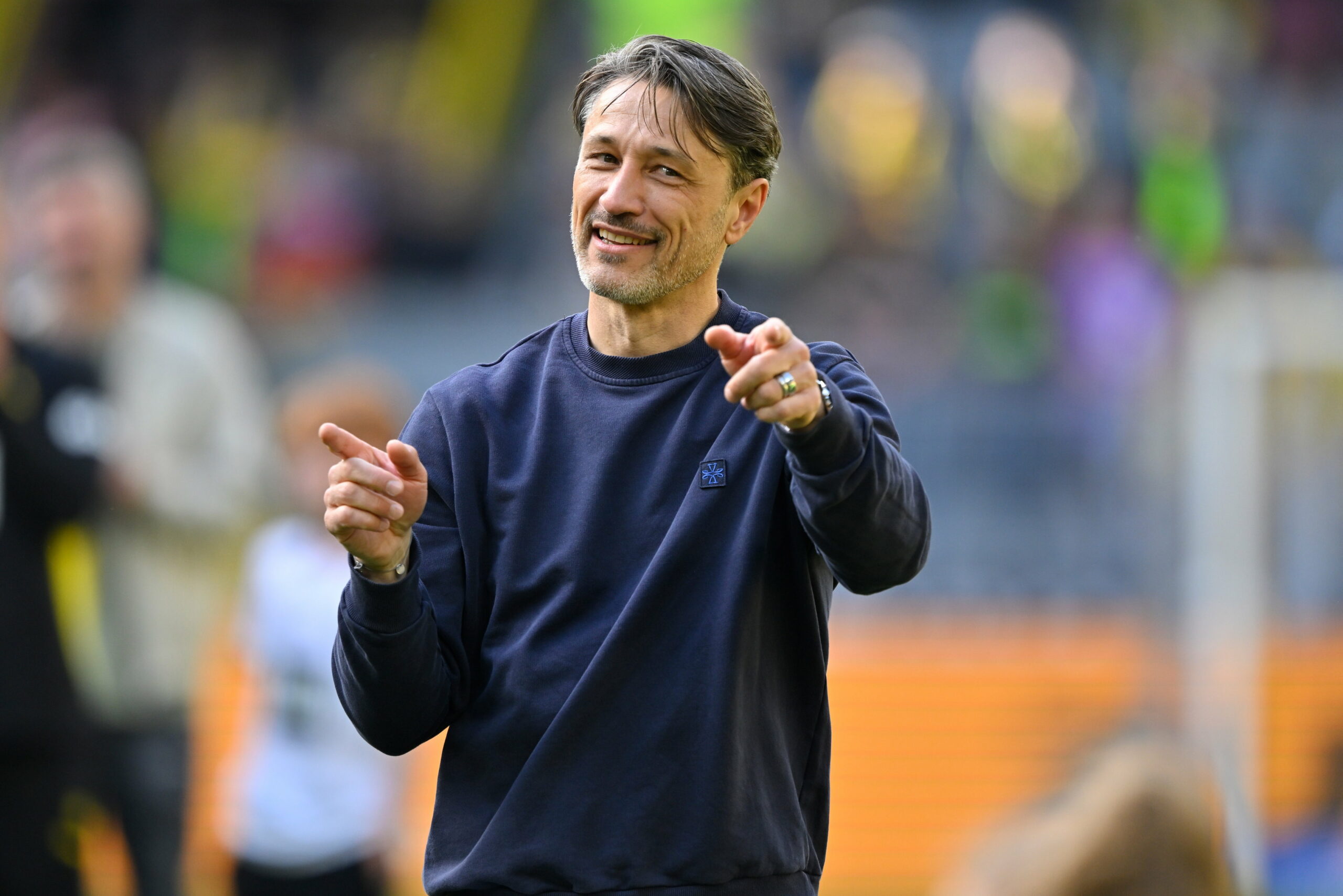 Niko Kovac freut sich über den Sieg gegen Holstein Kiel