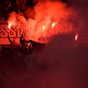 Pyro wird bei der Klassenerhalts-Party gezündet