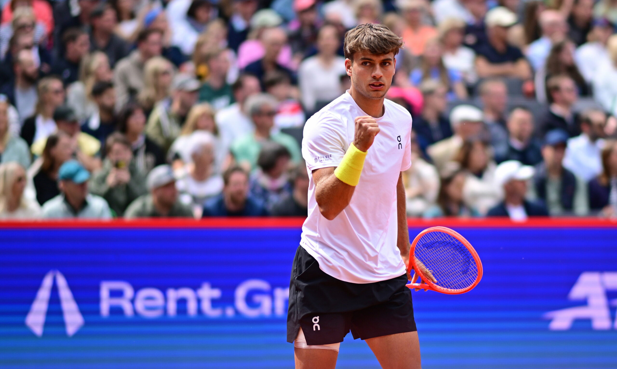 Flavio Cobolli jubelt am Rothenbaum