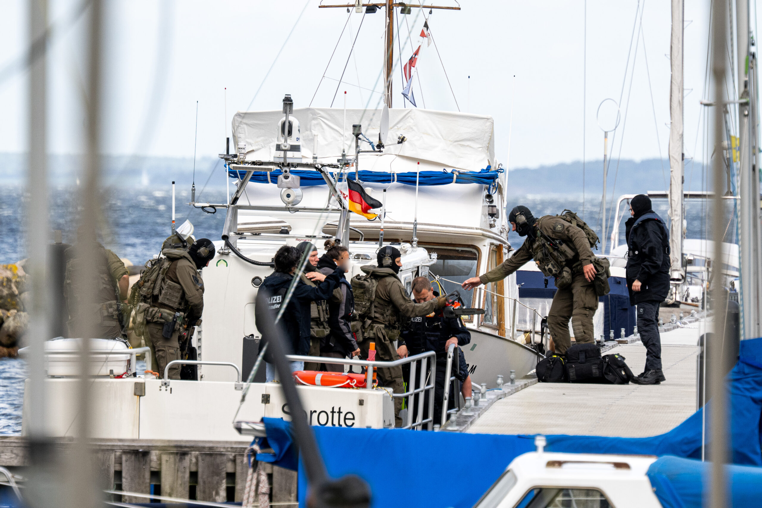 SEK auf einem Fischerboot