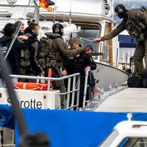 SEK auf einem Fischerboot