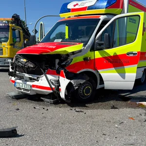 Ein beschädigter Rettungswagen
