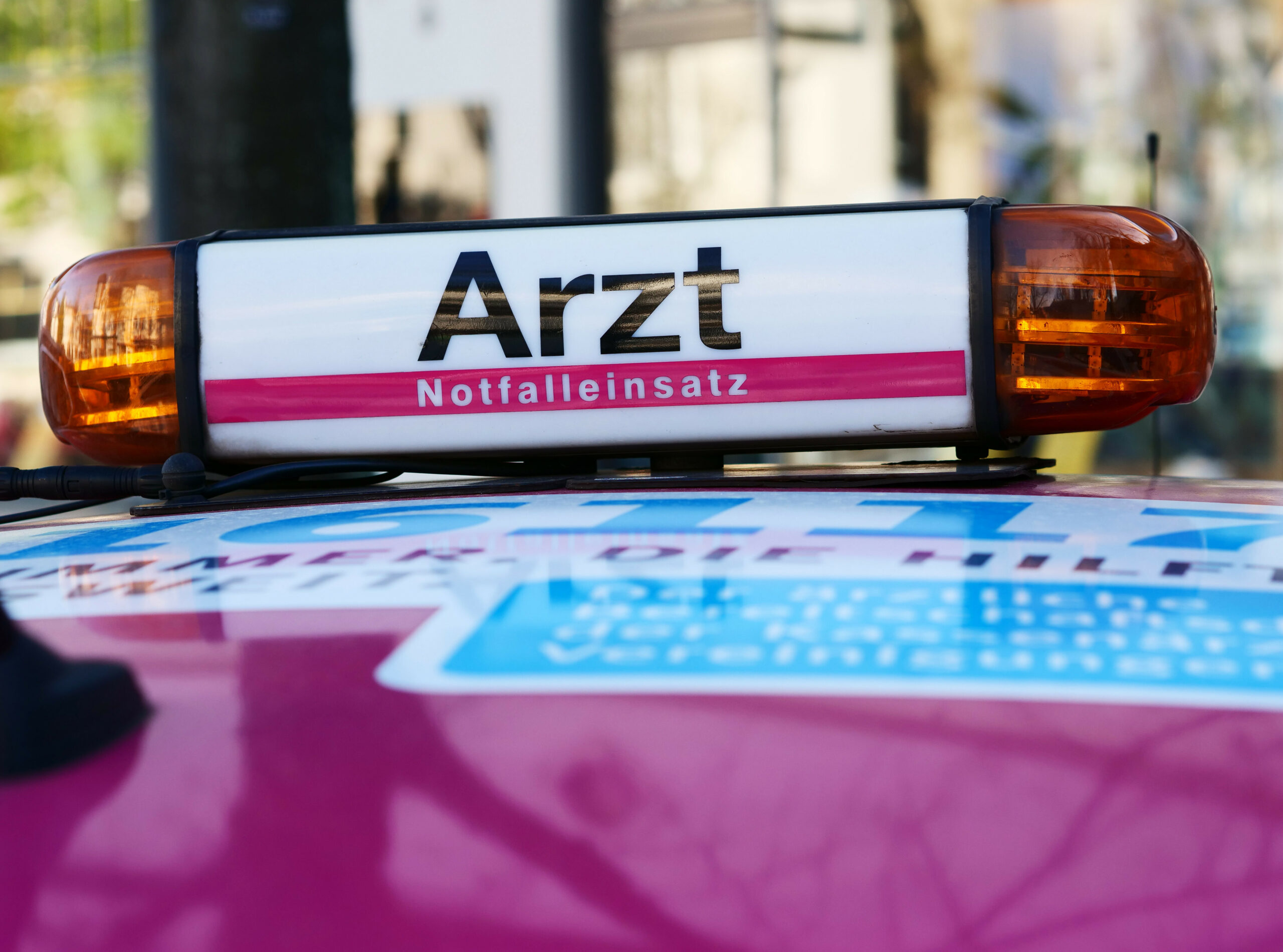 Das Auto eines Arztes im Notfalleinsatz (Symbolfoto).