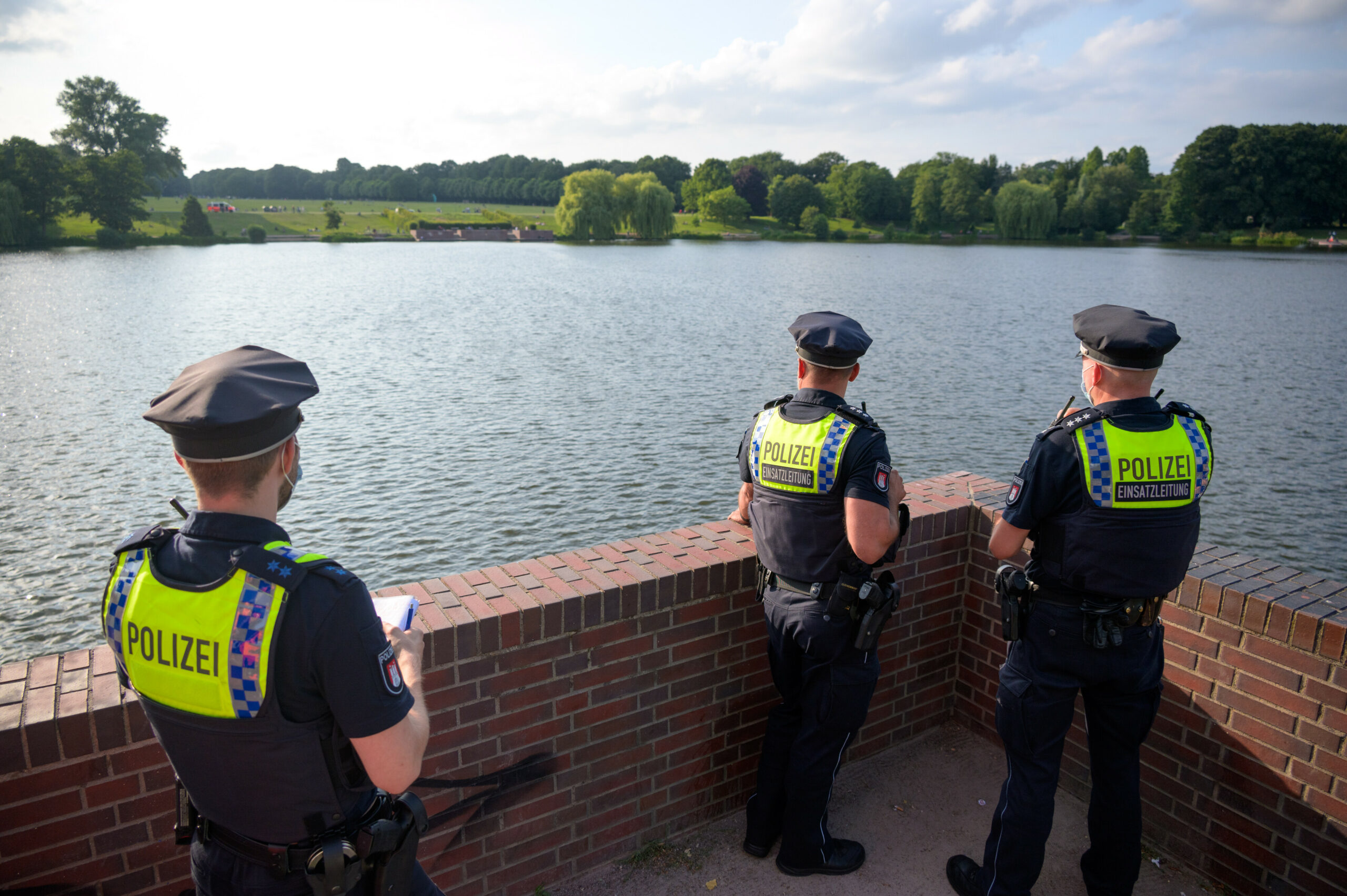 Mann befummelt Mädchen beim Baden im Stadtparksee – er kam in U-Haft