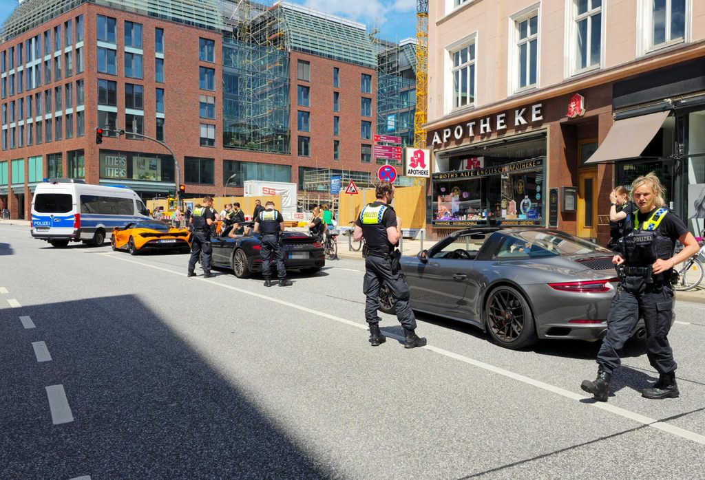 Provokante Aktion an der Alster – Polizei stoppt hochmotorisierte Sportwagen