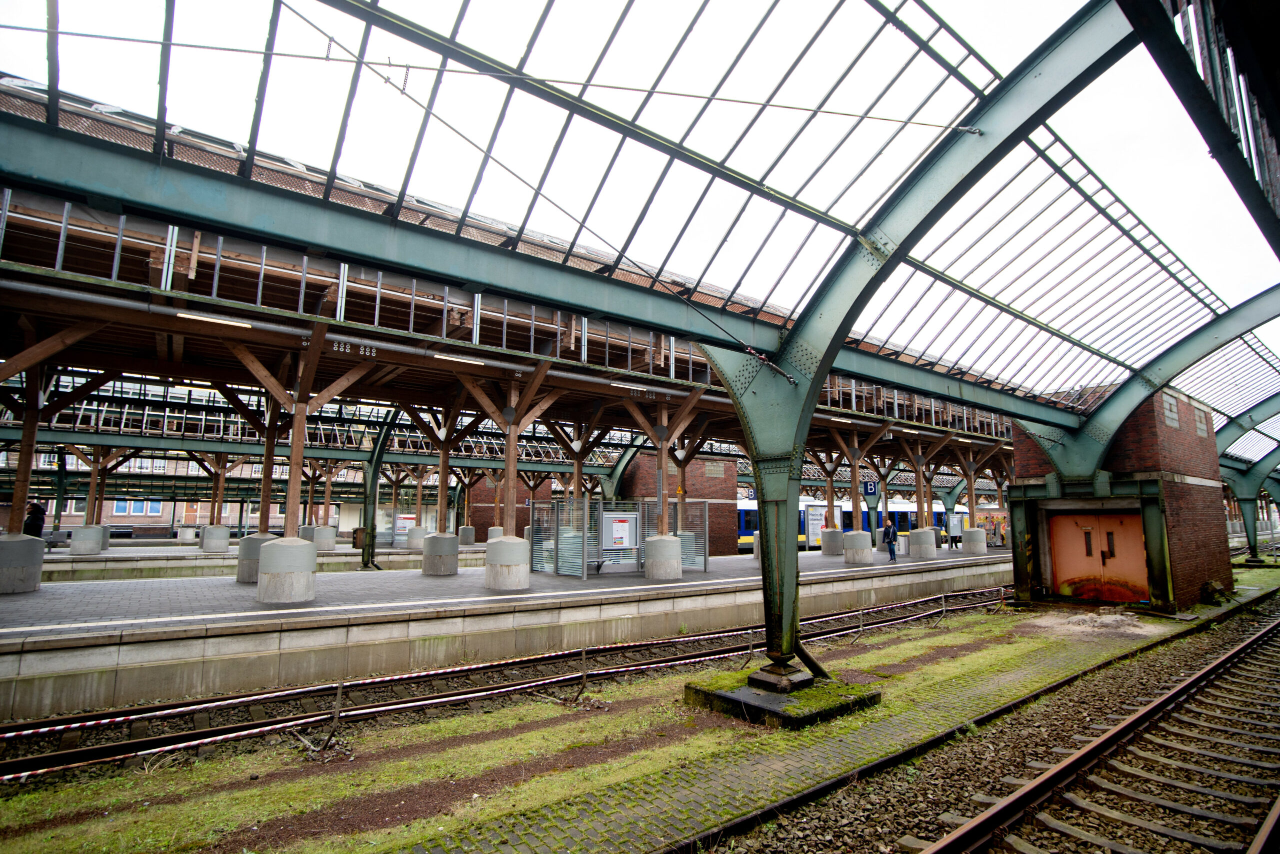 Gleise an einem Bahnsteig am Hauptbahnhof Oldenburg