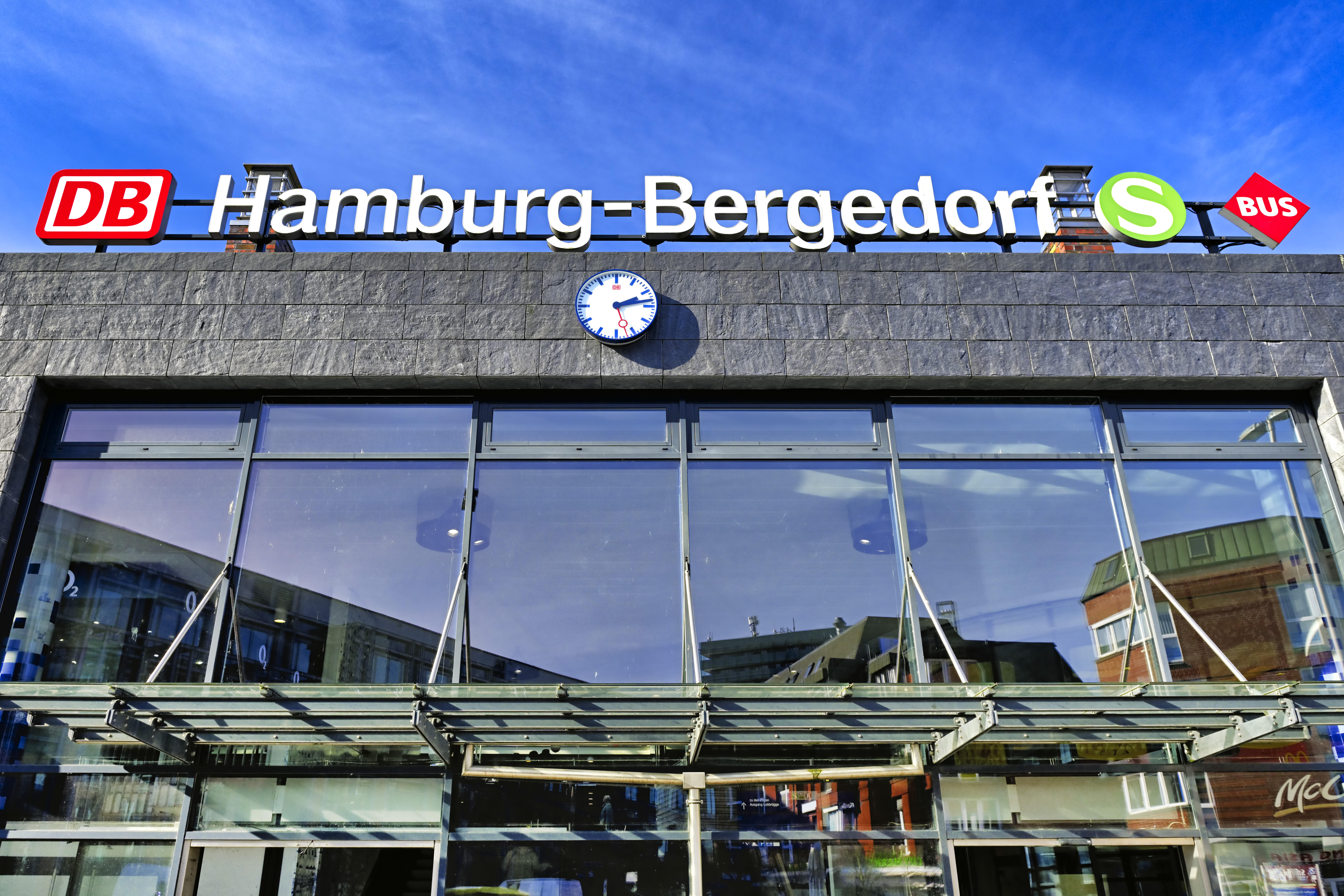 Schwarzfahrer prügelt am Bahnhof Bergedorf auf Bundespolizisten ein