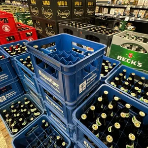 Bierkisten im Getränkemarkt (Symbolbild)