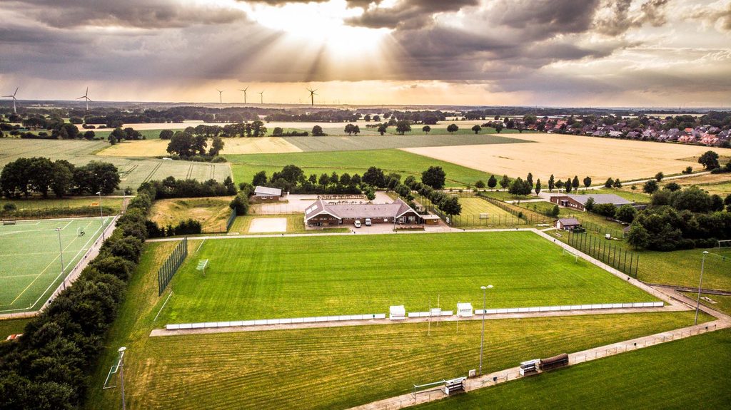 Elstorf freut sich schon: Auf diesem Platz wird der HSV am 5. Juli sein erste Testspiel des Sommers bestreiten.