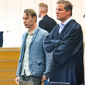 Der Angeklagte Christian B. in einem Gerichtssaal.