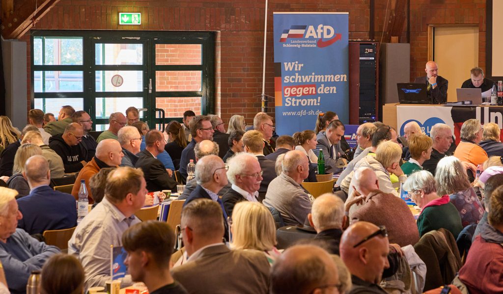 Vor-AfD-Parteitag-B-rgerhaus-mit-Parolen-bespr-ht-und-Klos-mit-Beton-zugesch-ttet
