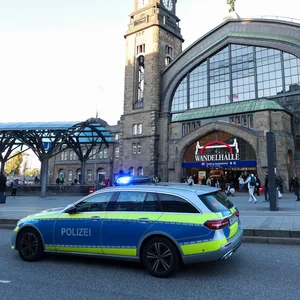 Der 35-jährige Angeklagte soll im März zwei Frauen am Hauptbahnhof belästigt haben.